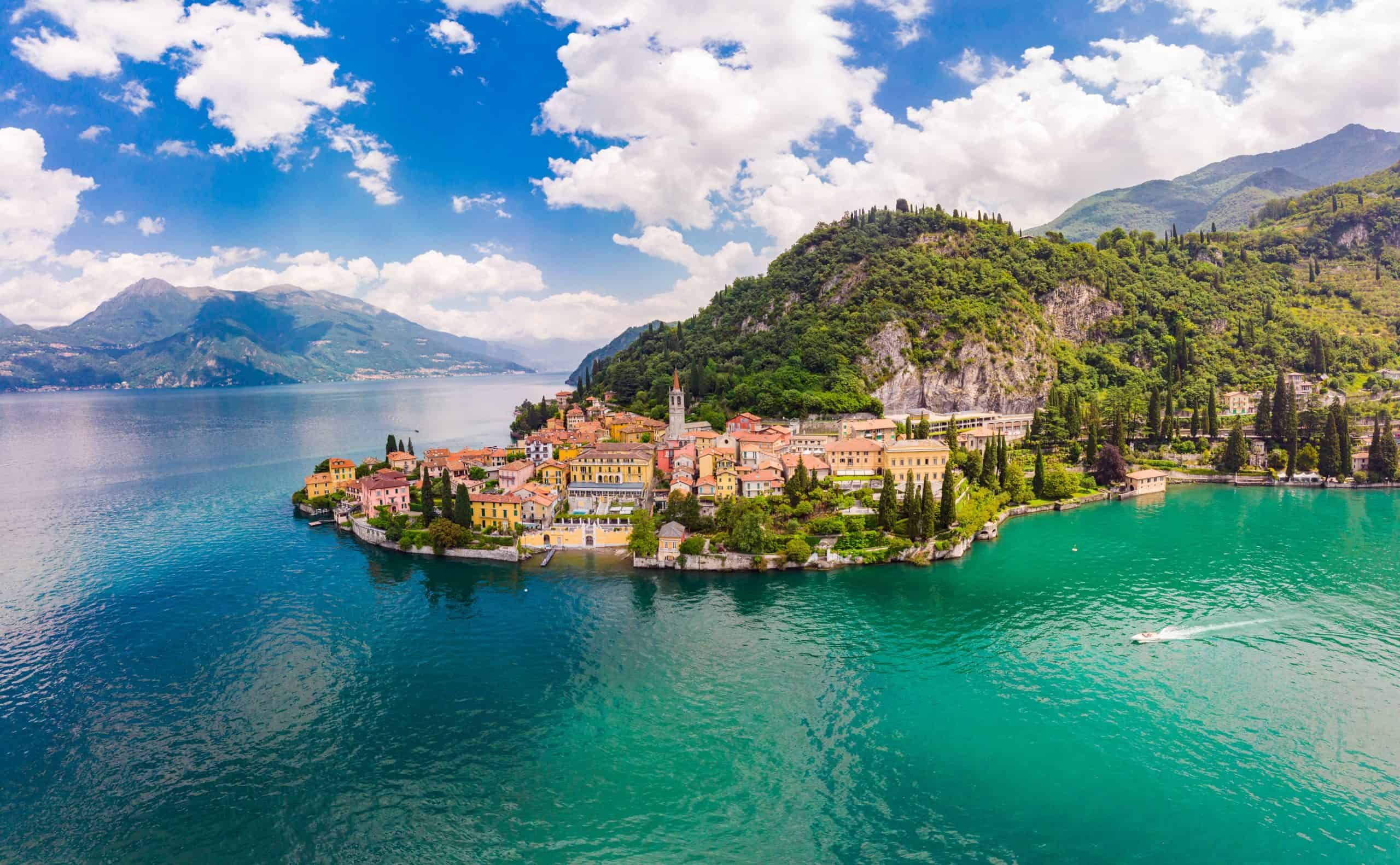 View from above of an ancient village of lake como, perfect for a destinatoin wedding.